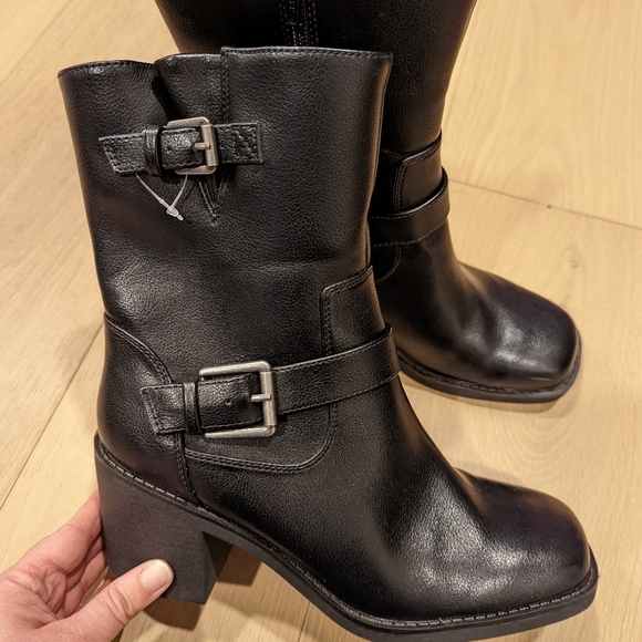 Women's Black Ankle Boots - Picture 7 of 11